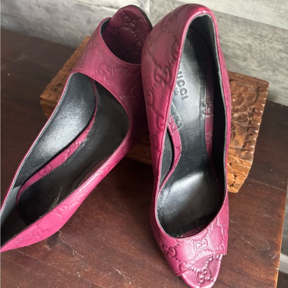 Gucci print stilettos. (Never worn) - Picture 9 of 14